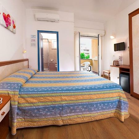 Hotel Alba Serena มิซาโน อาดรีอาติโก ภายนอก รูปภาพ