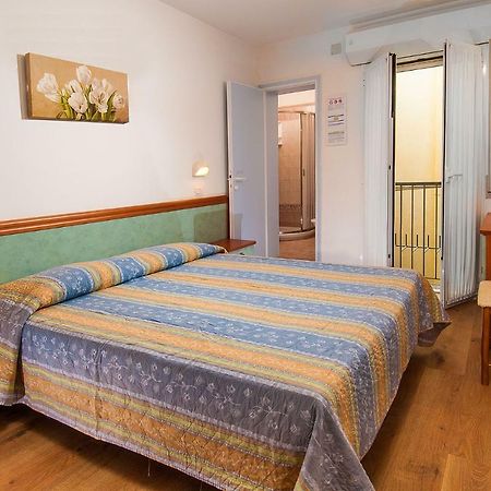 Hotel Alba Serena มิซาโน อาดรีอาติโก ภายนอก รูปภาพ