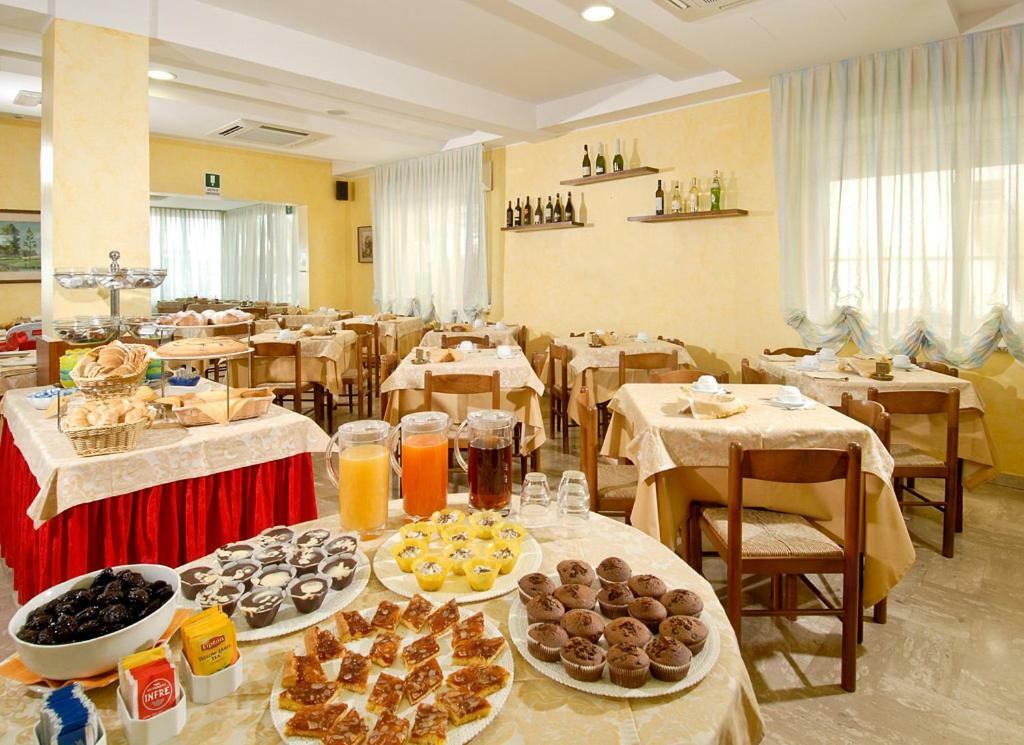 Hotel Alba Serena มิซาโน อาดรีอาติโก ภายนอก รูปภาพ