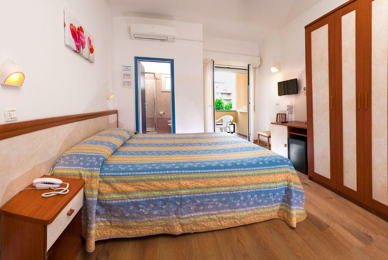 Hotel Alba Serena มิซาโน อาดรีอาติโก ภายนอก รูปภาพ