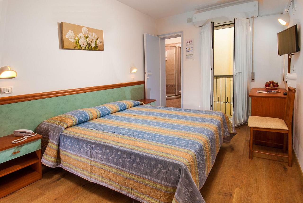 Hotel Alba Serena มิซาโน อาดรีอาติโก ภายนอก รูปภาพ