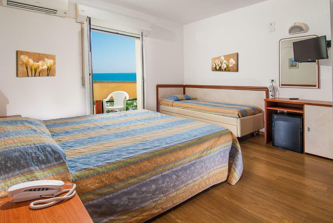 Hotel Alba Serena มิซาโน อาดรีอาติโก ภายนอก รูปภาพ